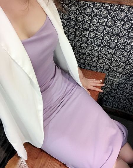 她在丈夫面前