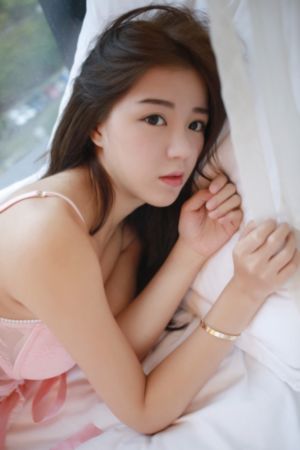 我脱了老师内衣摸她胸的视频软件